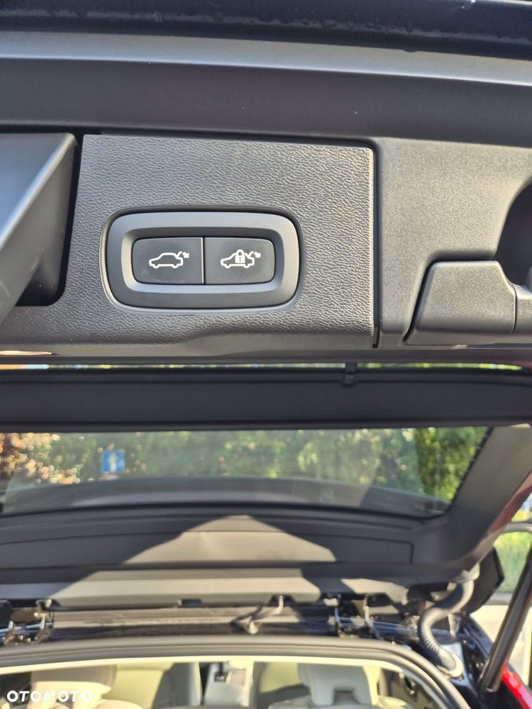 Volvo XC 60 B4 B Plus Dark - 26