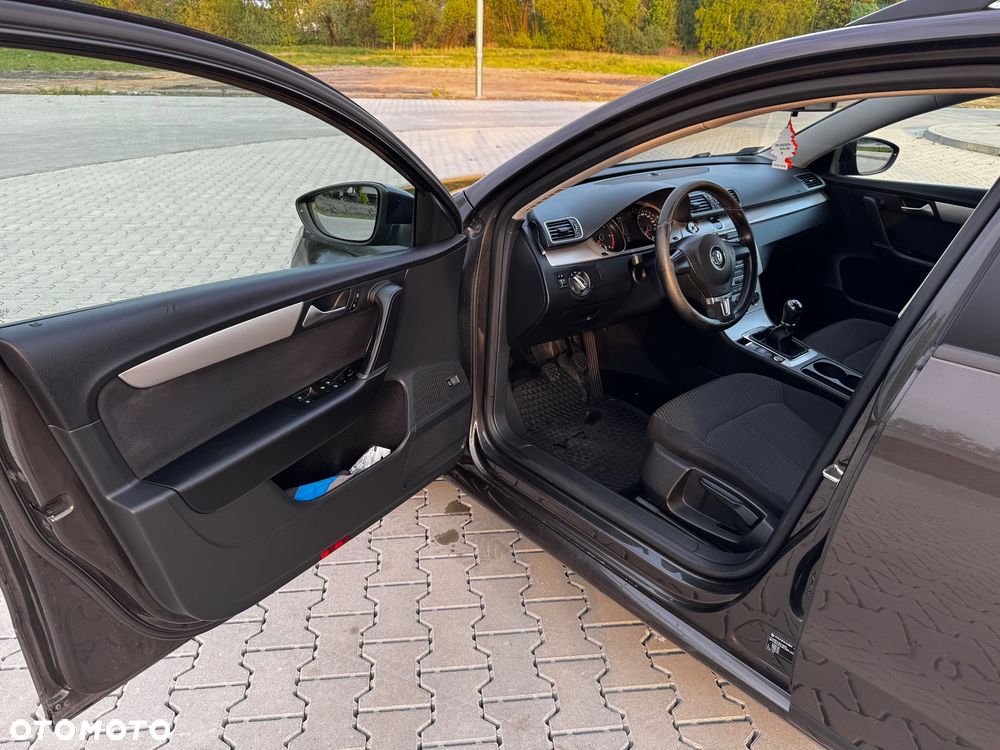 Volkswagen Passat 1.6 TDI Comfortline - 11
