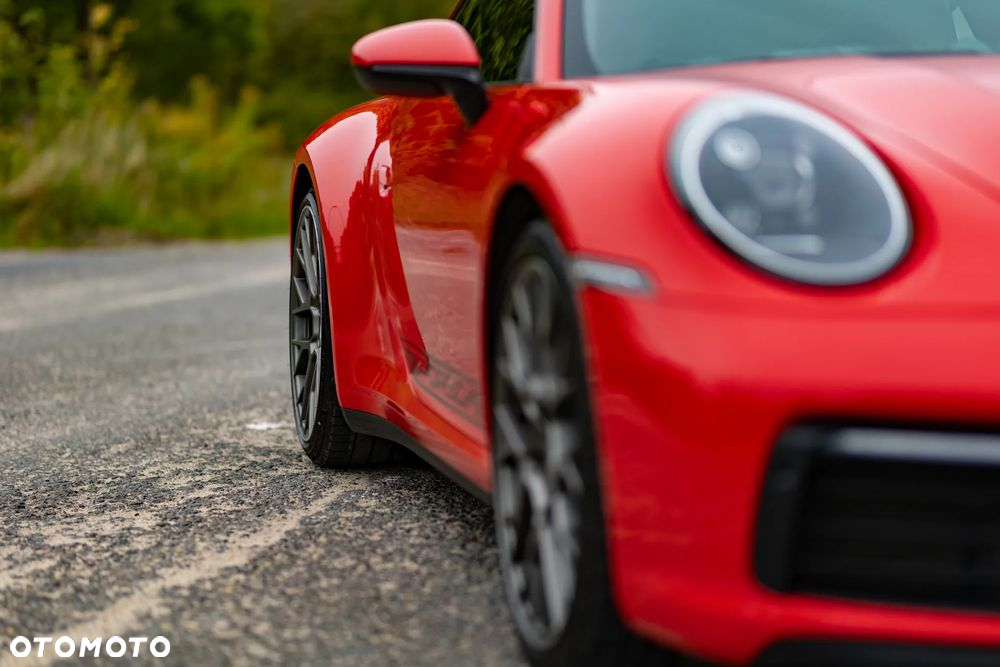 Porsche 911 Carrera 4S - 11