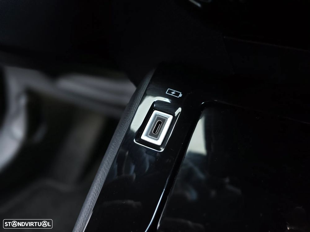 Peugeot e-208 GT - 27