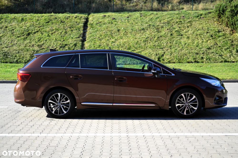 Toyota Avensis Combi 1.8 Executive - 27