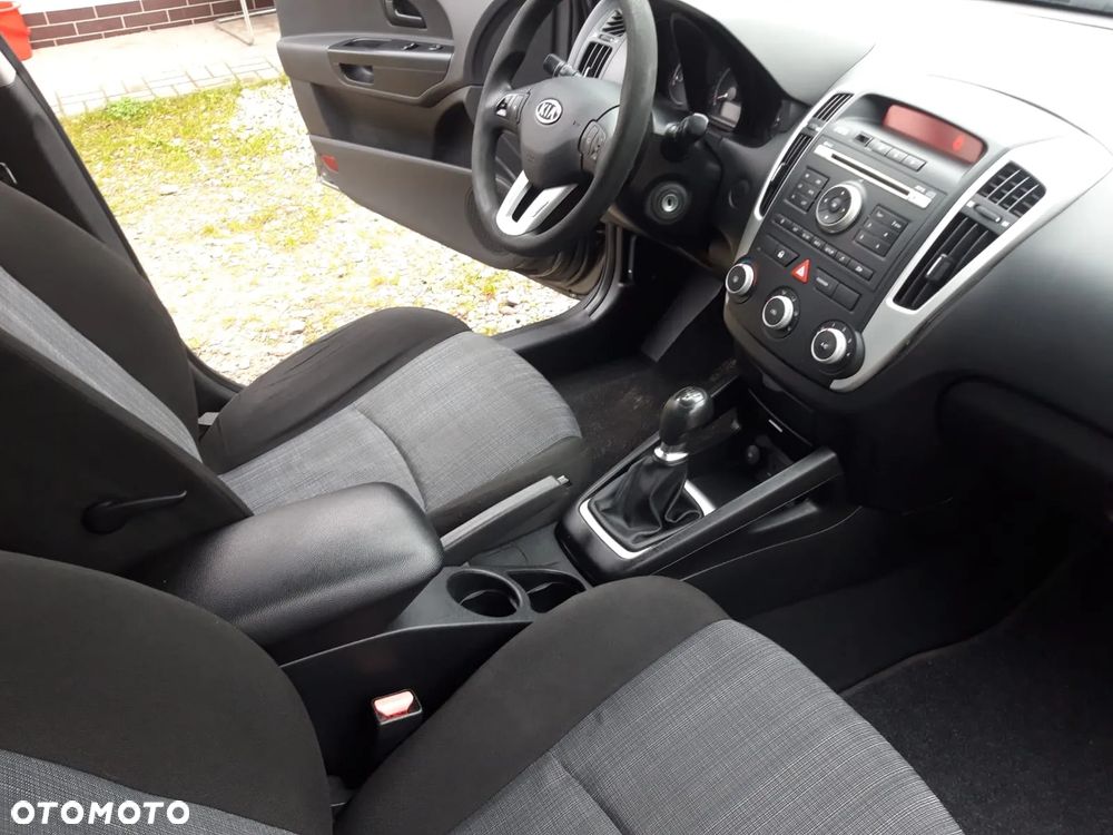 Kia Ceed - 16