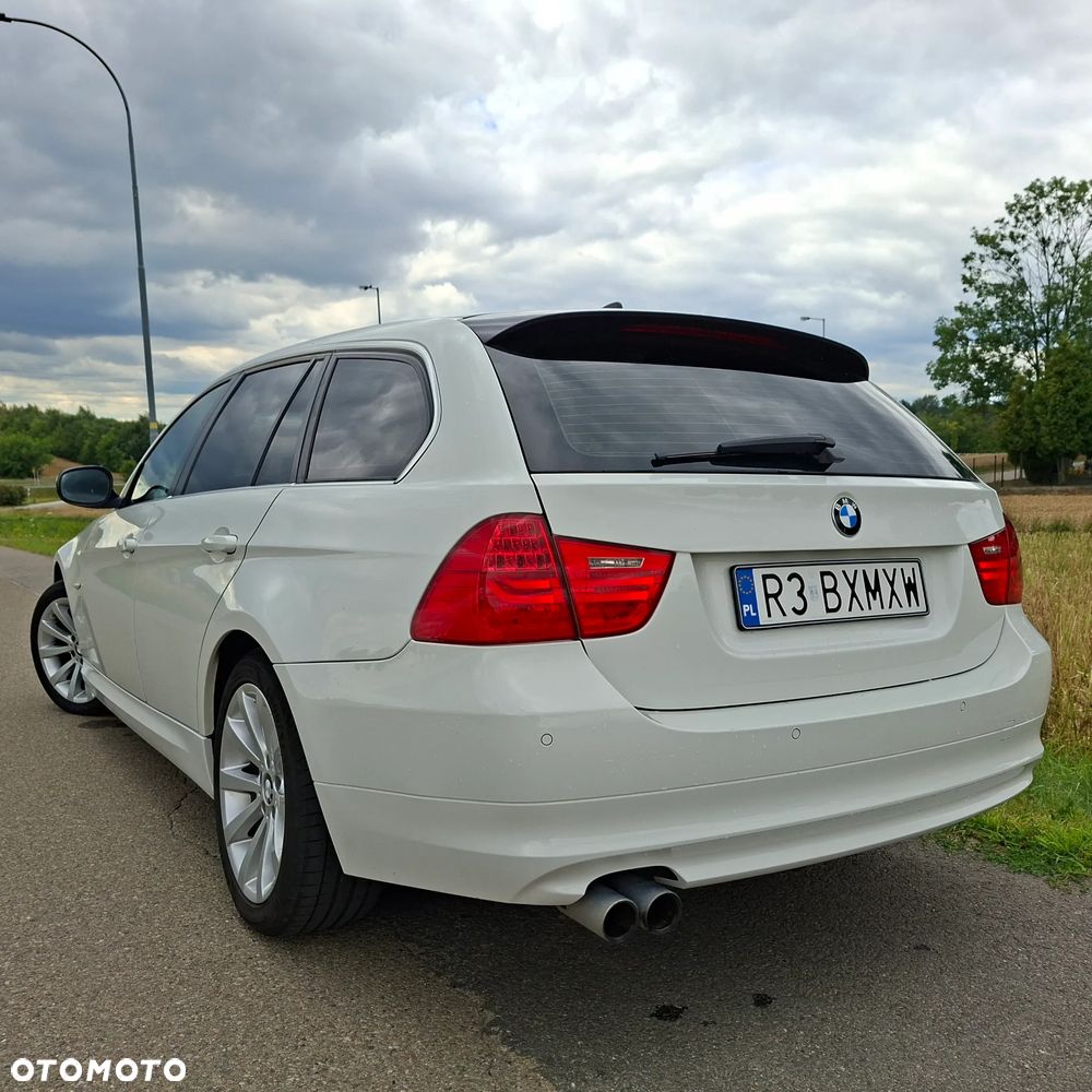 BMW Seria 3 325i xDrive - 6