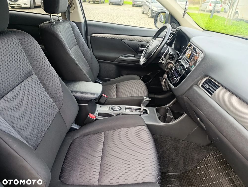 Mitsubishi Outlander 2.2 DI-D 4WD Automatik Instyle - 18