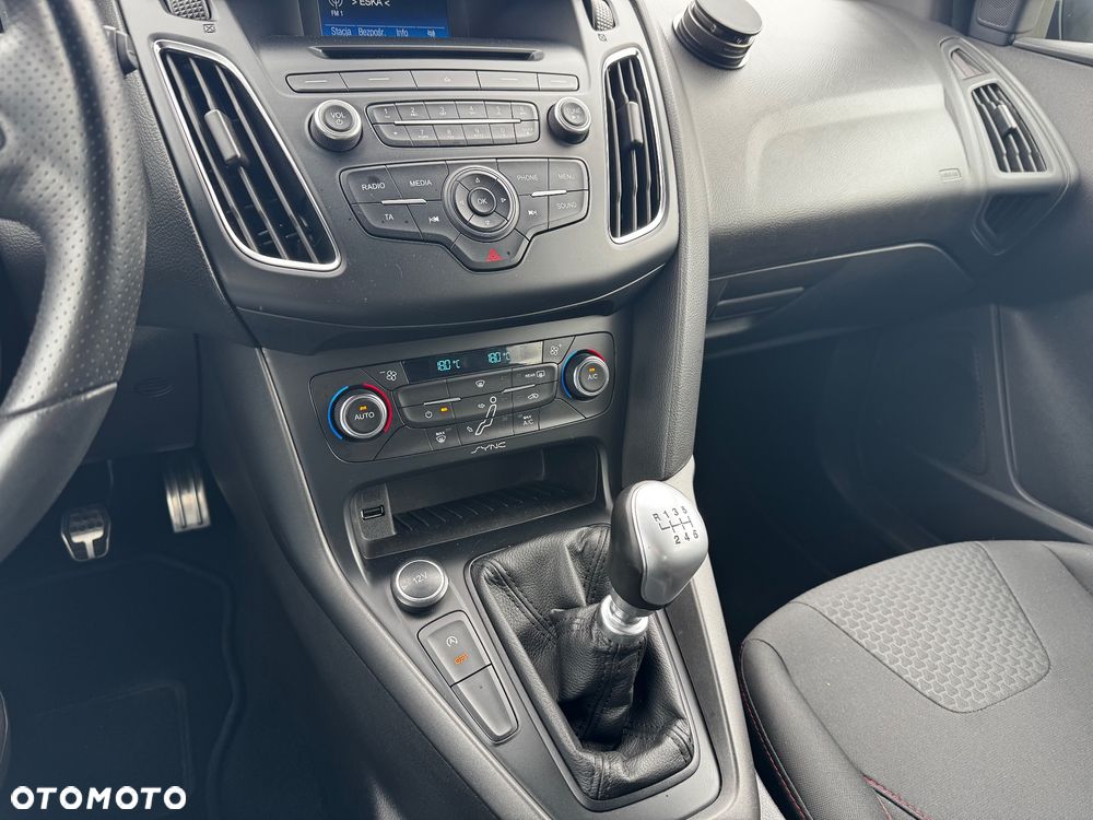 Ford Focus 1.0 EcoBoost Start-Stopp-System ST-LINE - 27