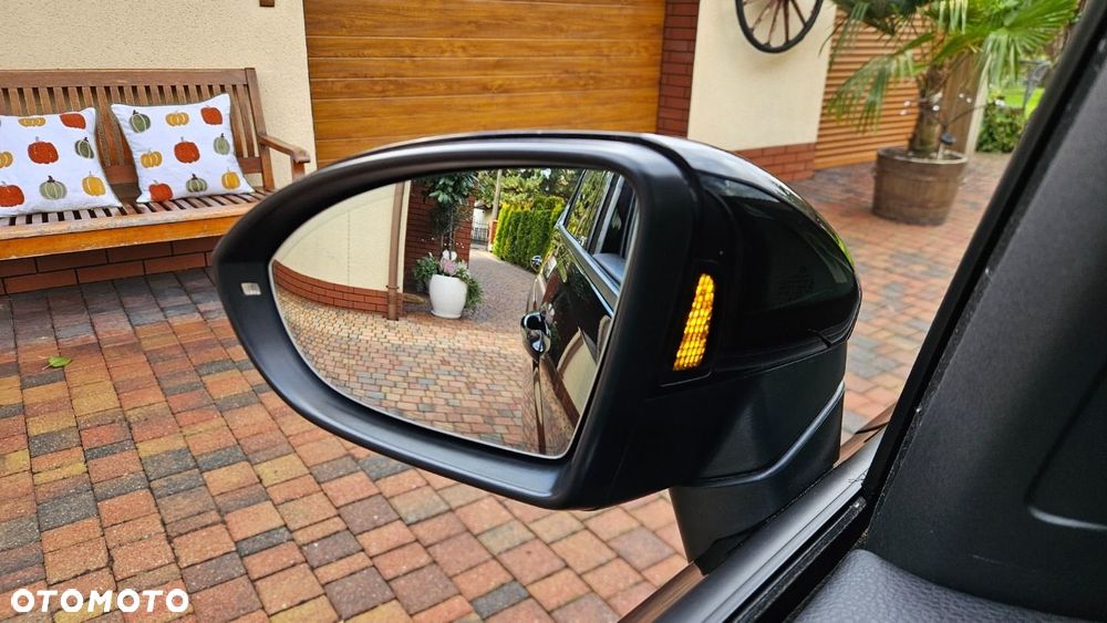 Volkswagen Touran 2.0 TDI SCR DSG IQ.DRIVE - 33