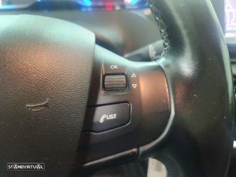 Peugeot 2008 1.2 PureTech Allure - 21