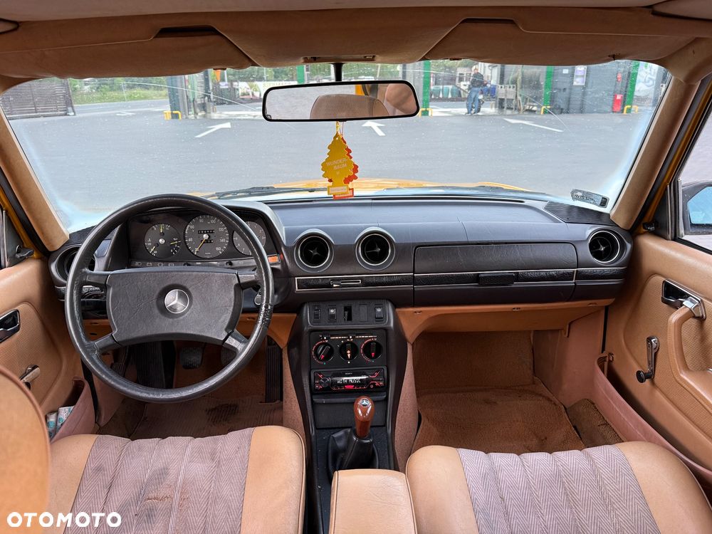 Mercedes-Benz W123 - 15