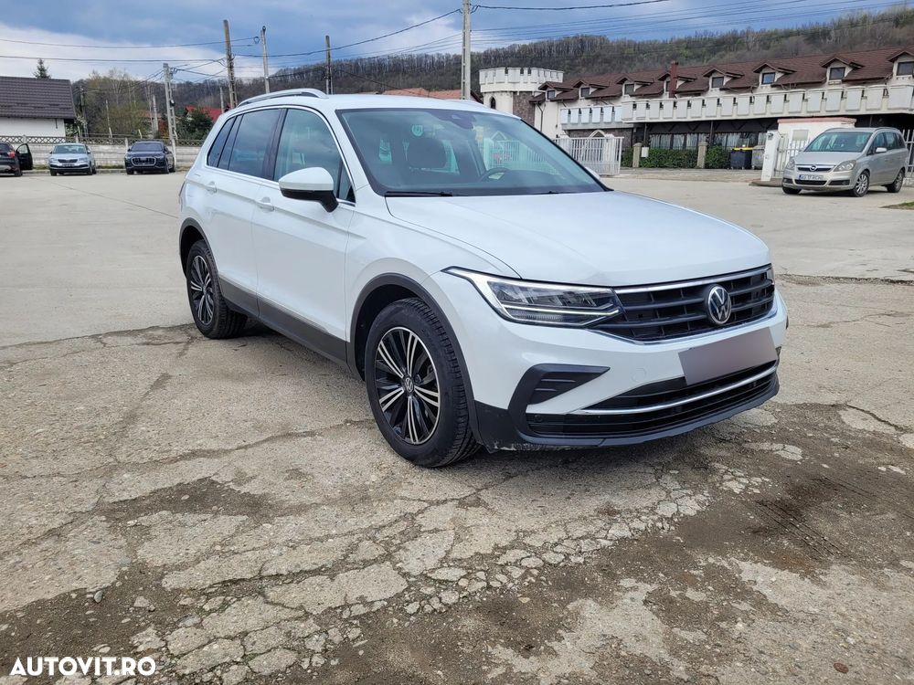 Volkswagen Tiguan - 1