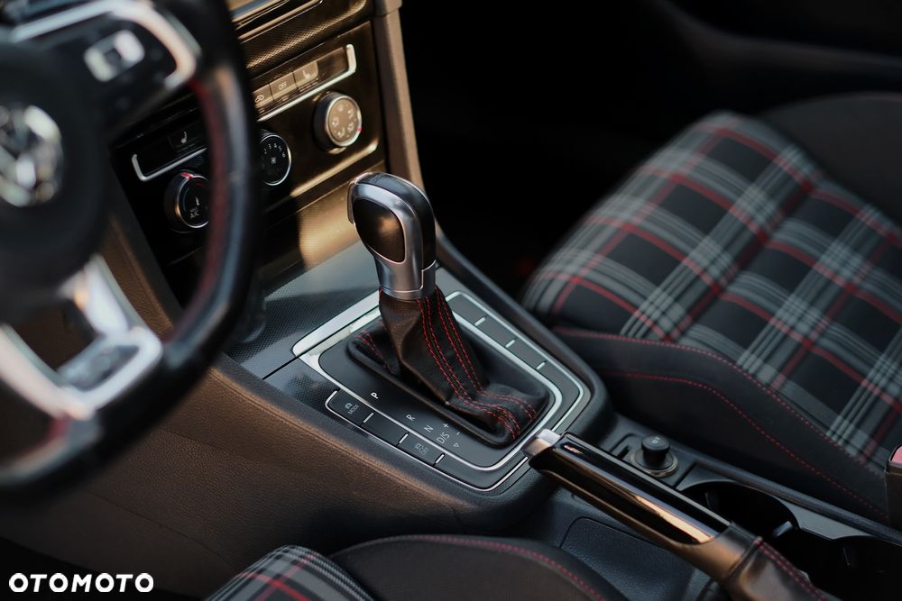 Volkswagen Golf GTI Performance BlueMotion Technology DSG - 33