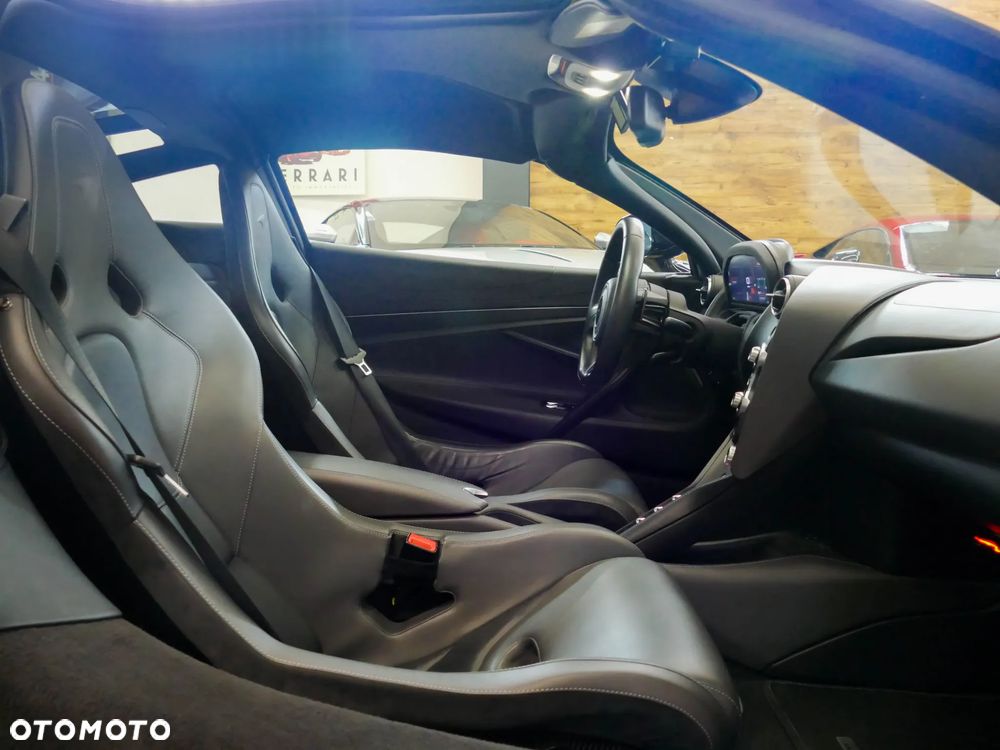 McLaren 720S Coupe - 12