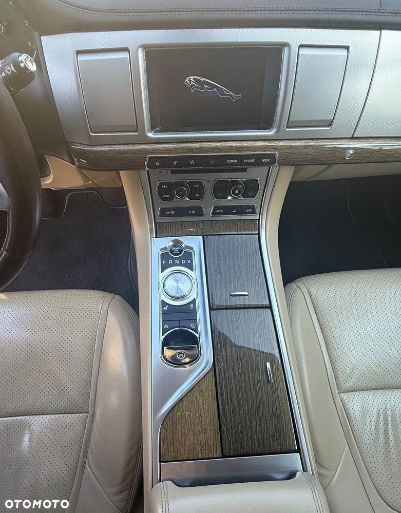 Jaguar XF 3.0 V6 D S Luxury - 12