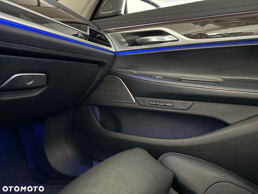 BMW Seria 7 740Li - 23