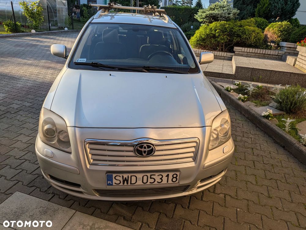 Toyota Avensis - 1