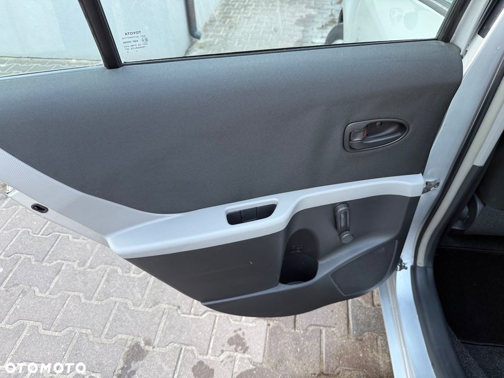 Toyota Yaris 1.33 2010 - 16