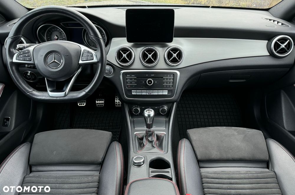 Mercedes-Benz CLA 180 AMG Line - 12