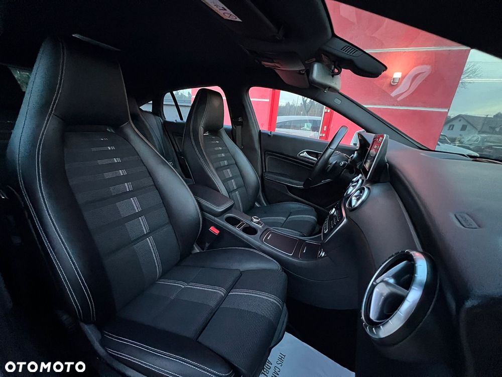 Mercedes-Benz CLA Shooting Brake 180 7G-DCT Urban - 22