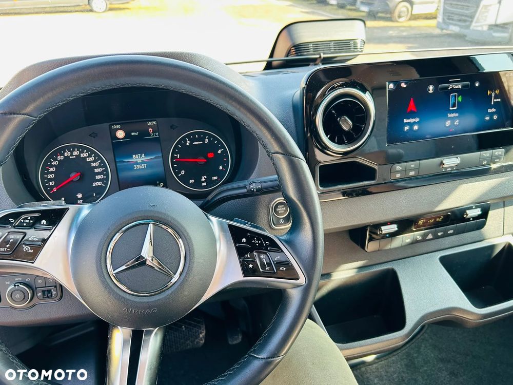 Mercedes-Benz ML-T570 - 14