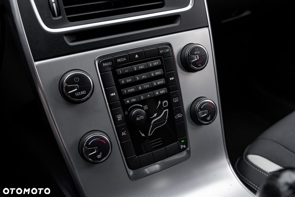 Volvo V60 T5 R-Design - 30
