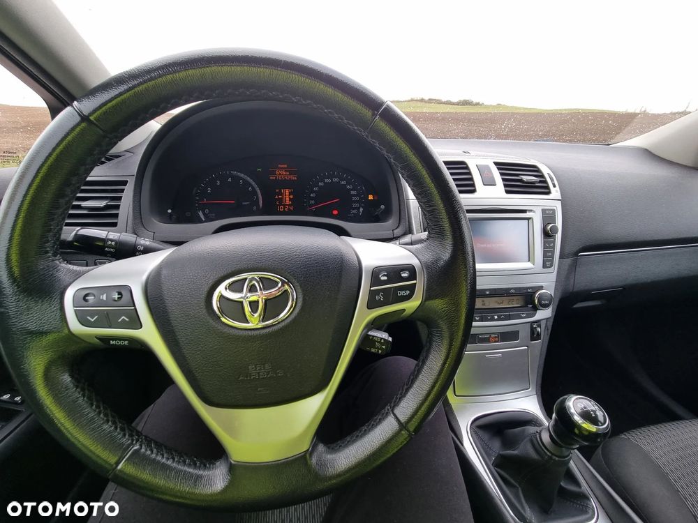 Toyota Avensis - 8
