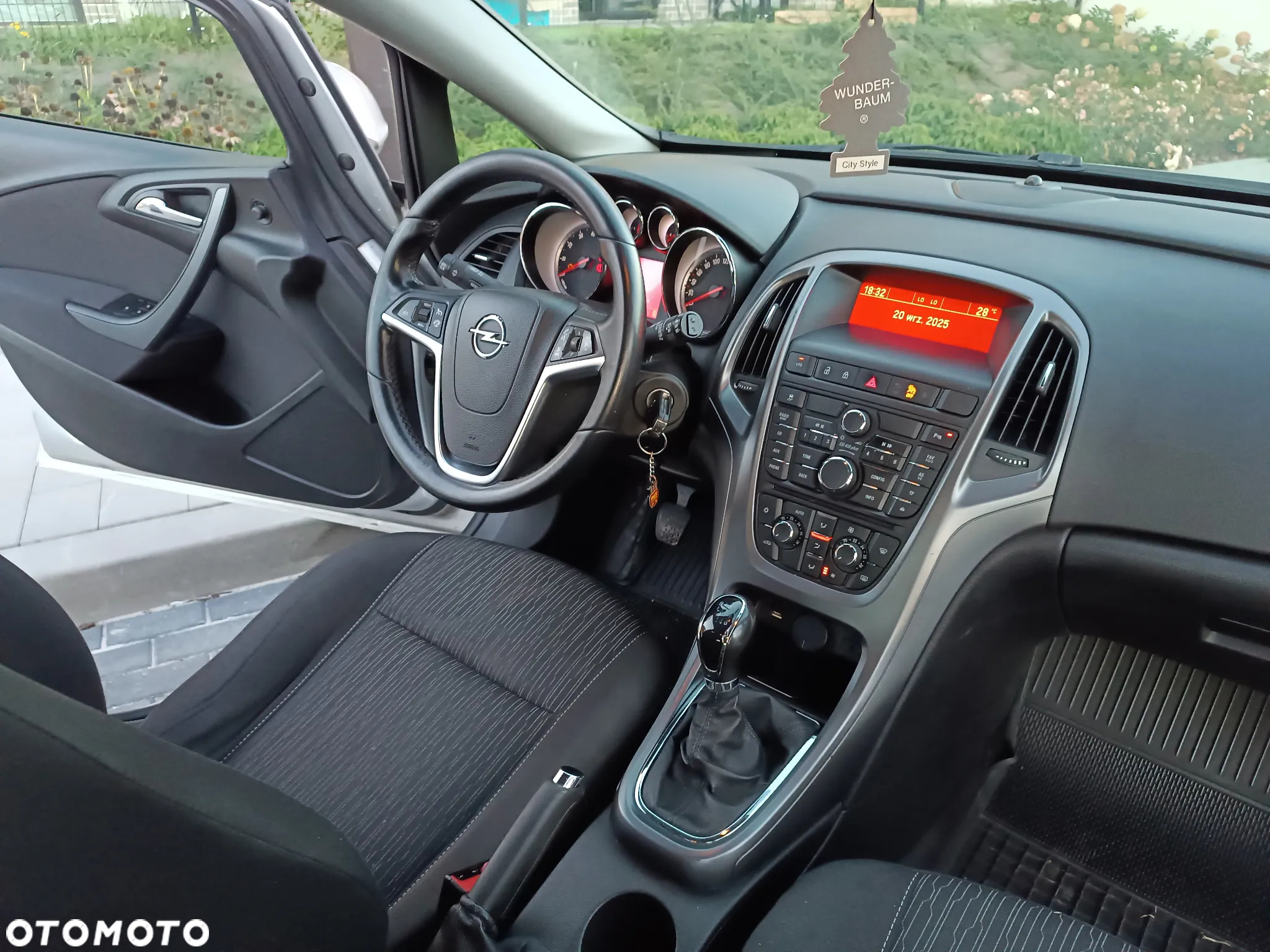 Opel Astra IV 1.4 T Cosmo EU6 - 10