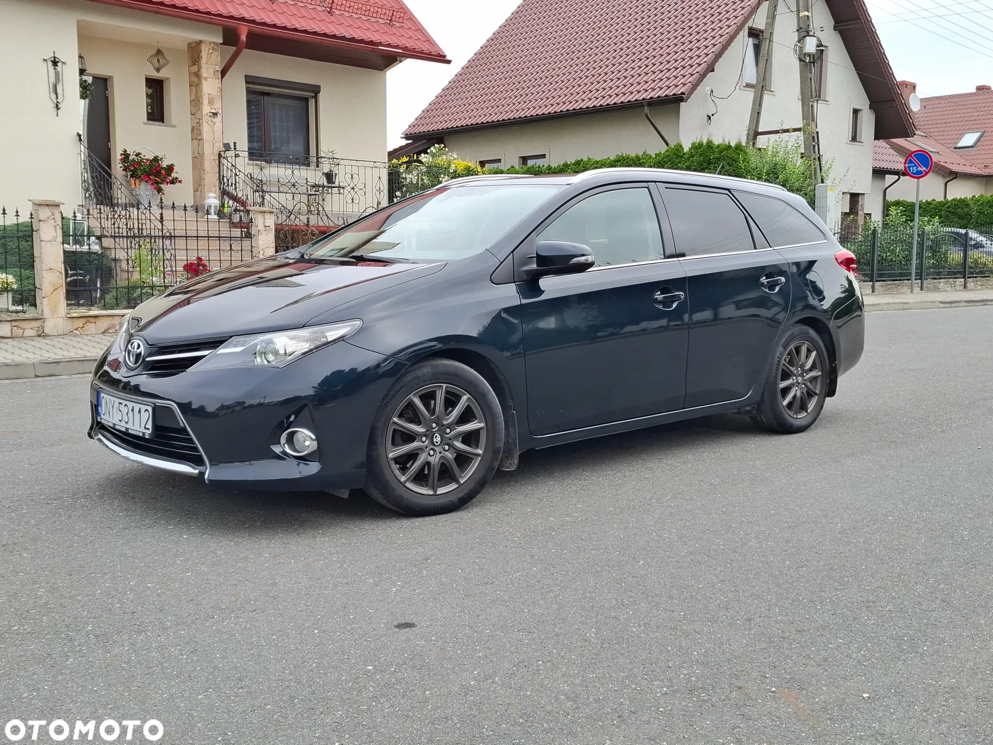 Toyota Auris 2.0 D-4D Touring Sports Life Plus - 2
