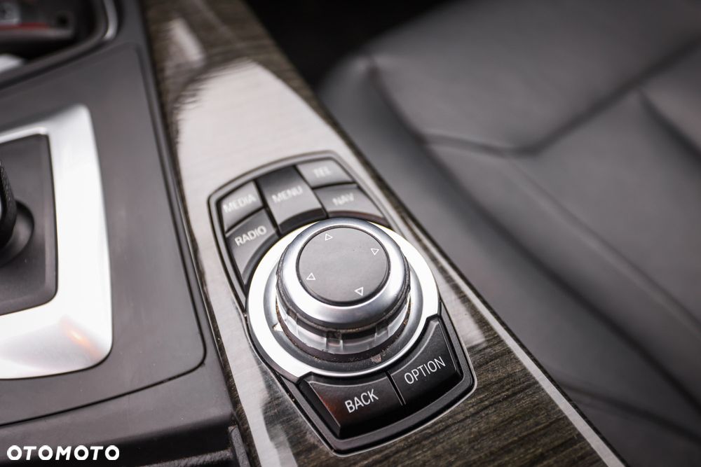 BMW Seria 3 320d Luxury Line - 38