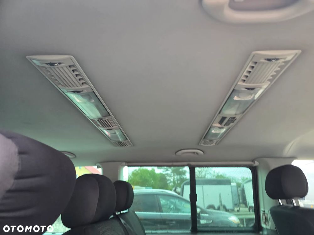 Volkswagen Caravelle - 17