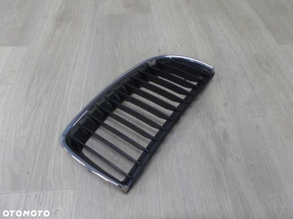 BMW 3 E90 GRILL ATRAPA NERKA ZDERZAKA PRAWA 7120008 04-08 - 3