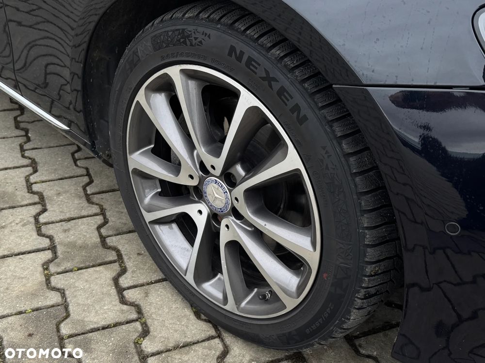 Mercedes-Benz Klasa E 200 4Matic 9G-TRONIC - 21