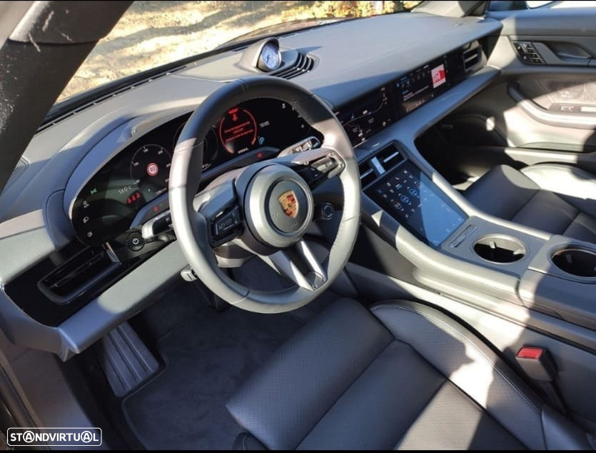 Porsche Taycan 4S - 38