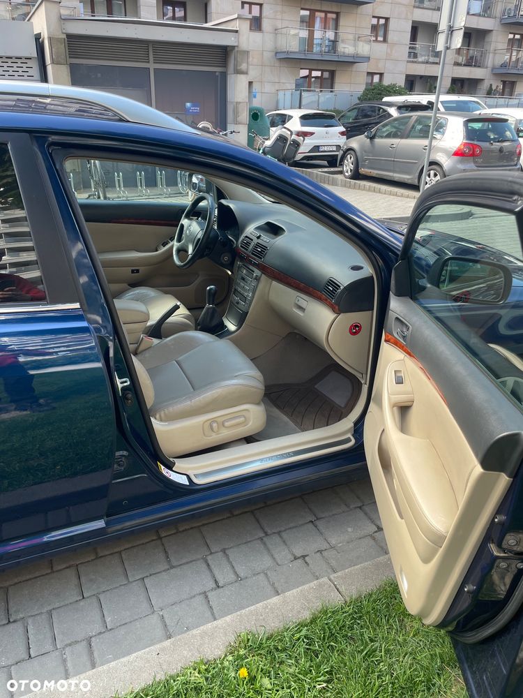 Toyota Avensis 2.0 VVT-i High - 10