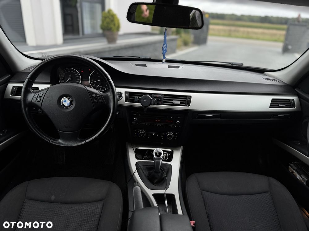 BMW Seria 3 318i - 10