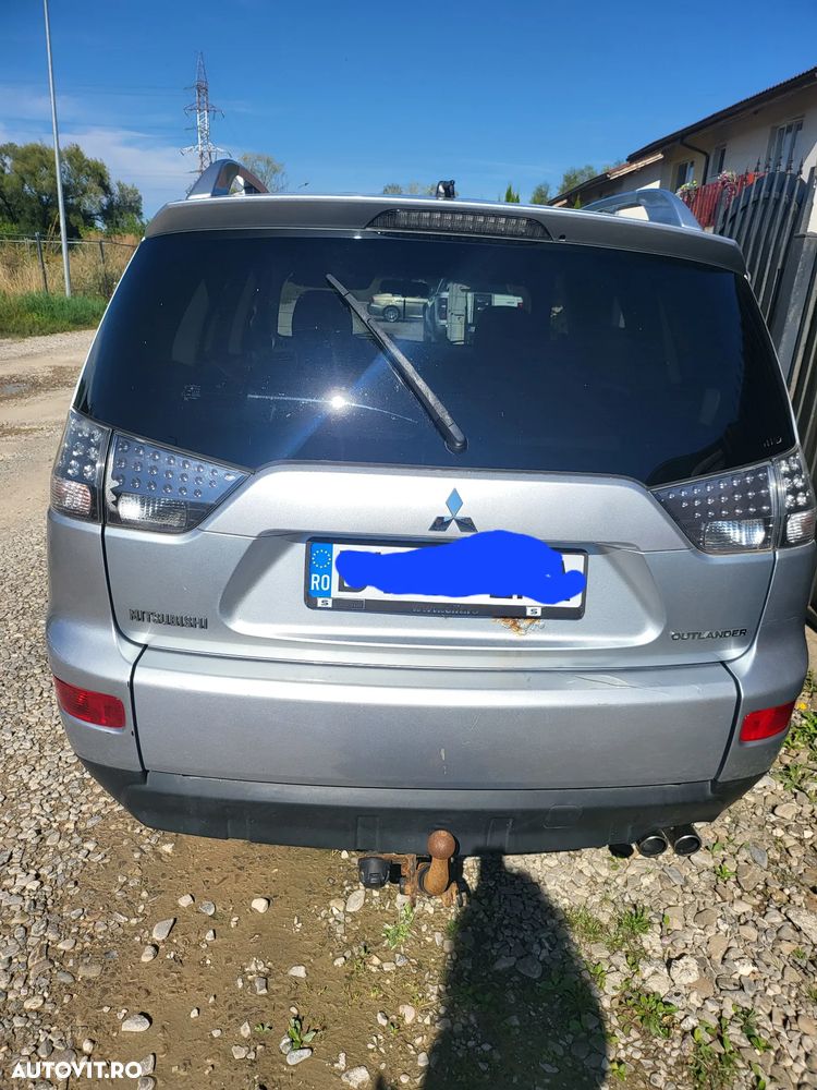 Mitsubishi Outlander - 4