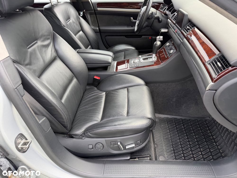 Audi A8 4.2 Quattro - 31