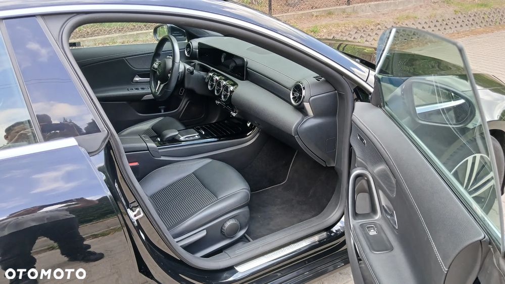 Mercedes-Benz CLA 200 Progressive 7G-DCT - 16