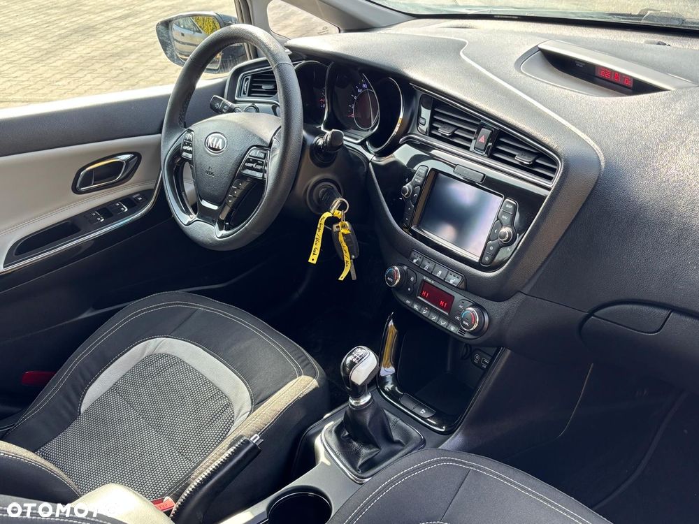 Kia Ceed 1.6 GDI Platinum Edition - 38