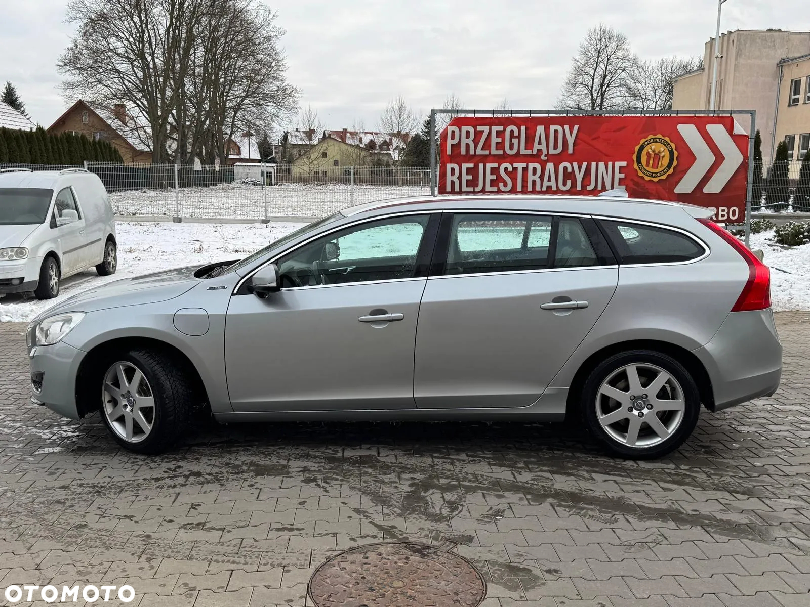 Volvo V60 D6 AWD Plug-in Hybrid R-Design Summum - 10