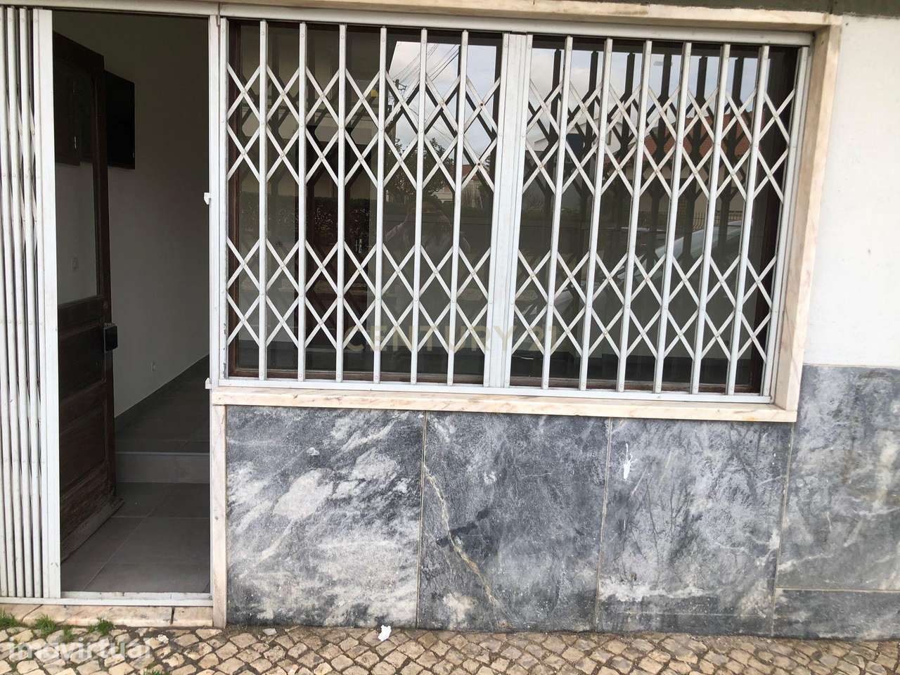 Arrenda-se Loja Comercial com 30m² em Queijas - Grande imagem: 3/9