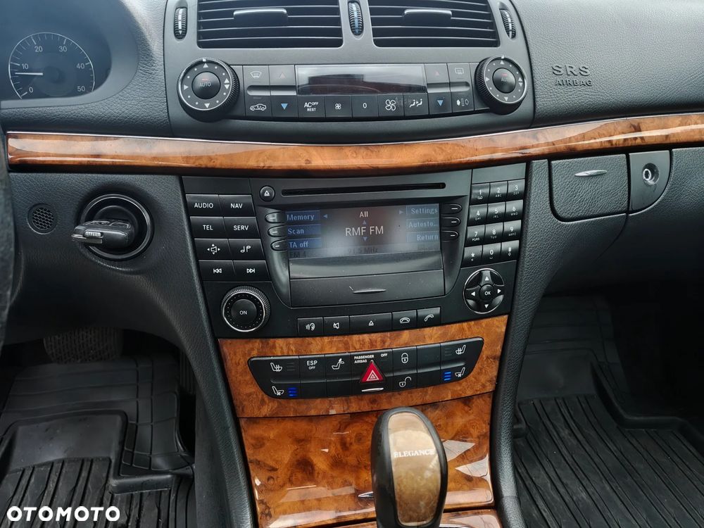 Mercedes-Benz Klasa E 320 CDI T Elegance - 35