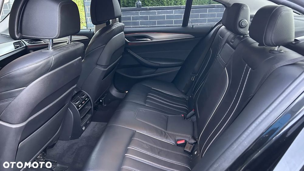 BMW Seria 5 530d xDrive - 14