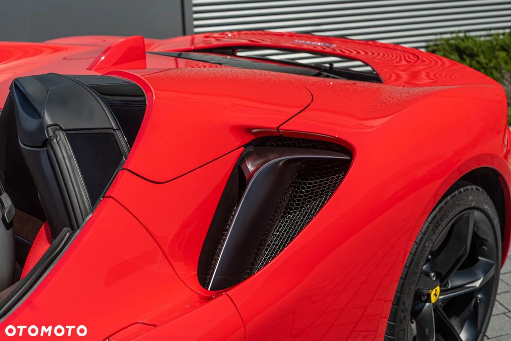 Ferrari SF90 Spider - 13