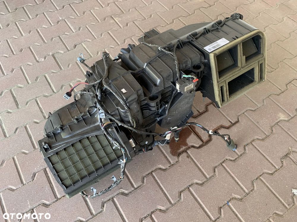 CADILLAC ESCALADE III 6,2 V8 2006-2014 NAGRZEWNICA - 3