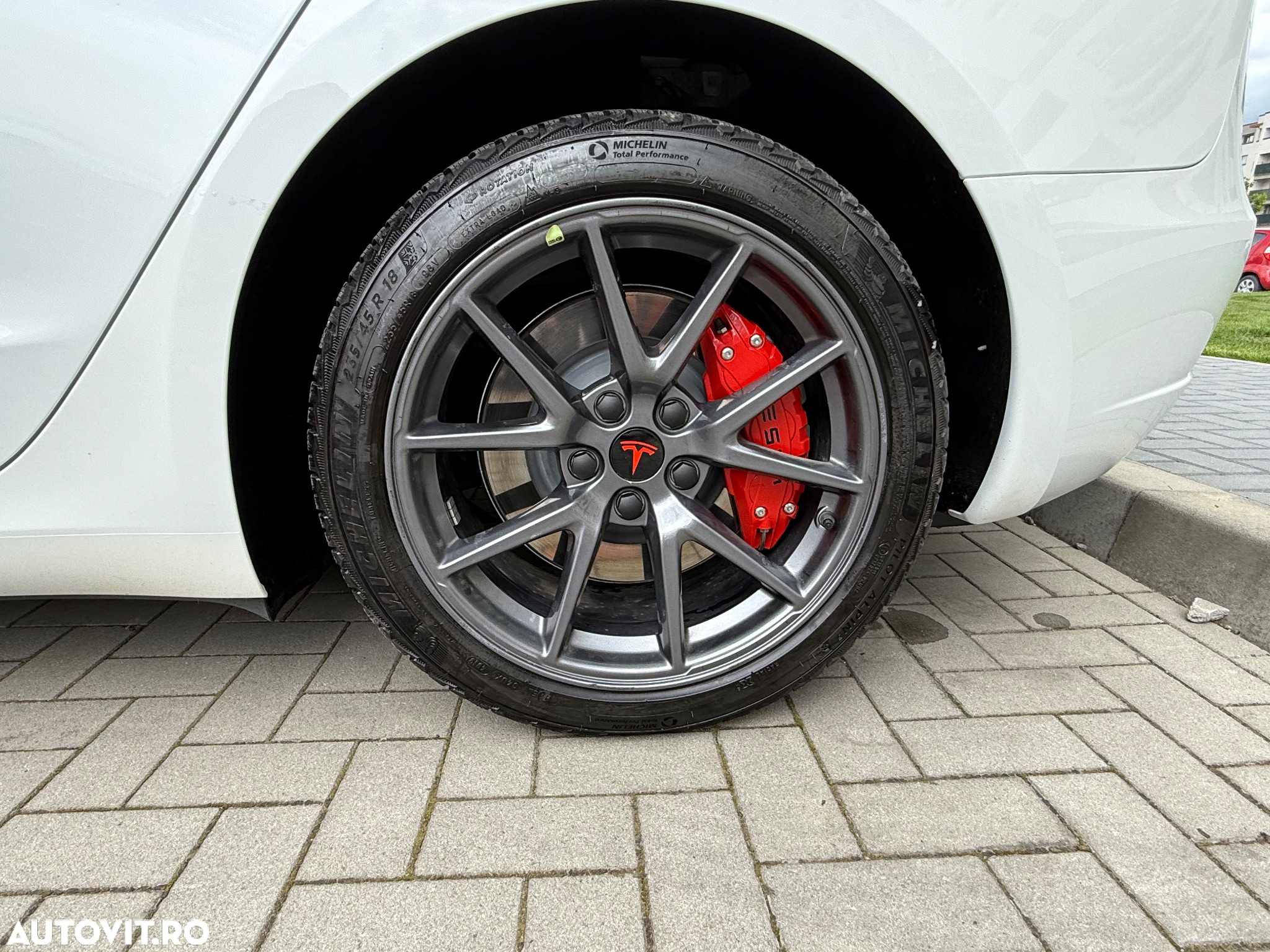 Tesla Model 3 Langstreckenbatterie Allradantrieb Dual Motor - 12