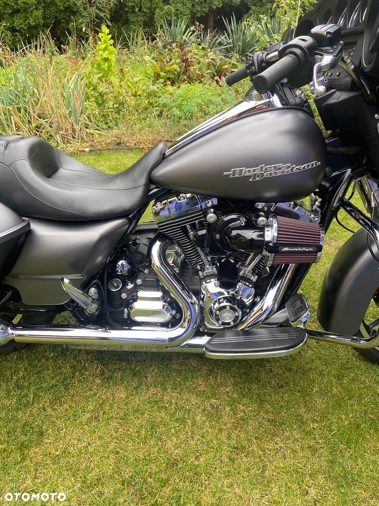 Harley-Davidson Touring Street Glide - 2