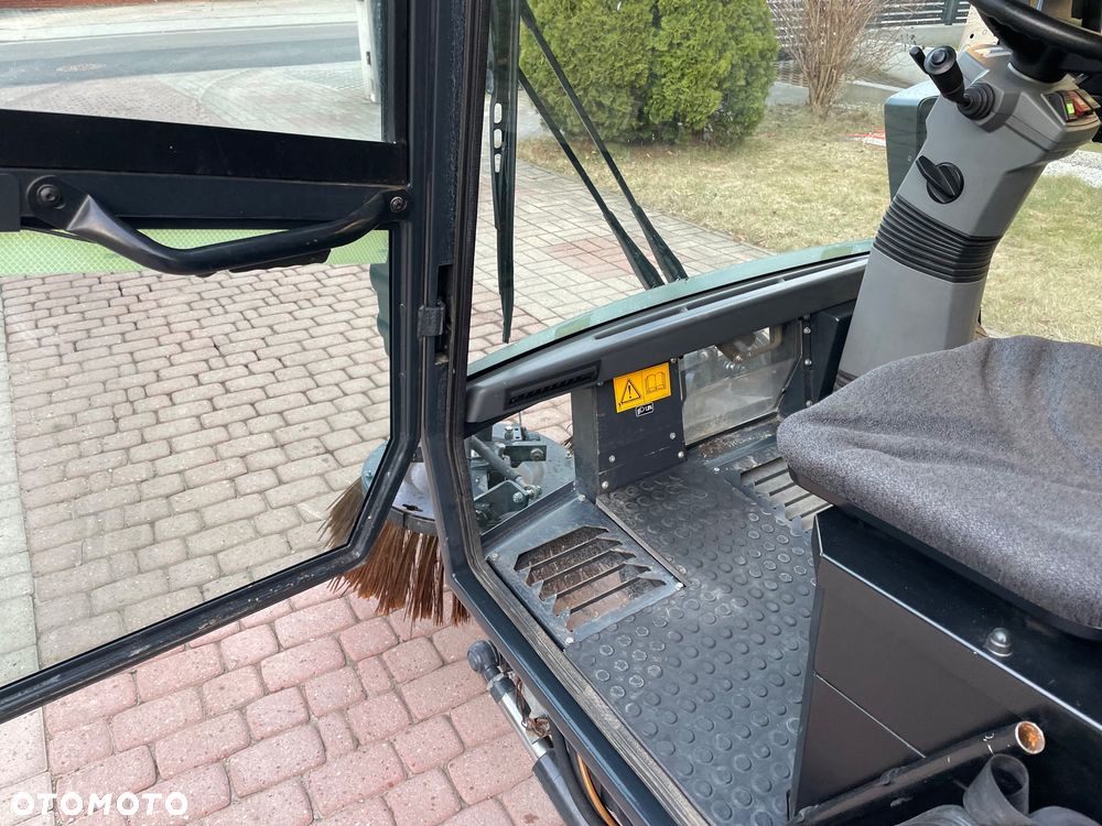 Schmidt Swingo Compact CS 256   200 + Zamiatarka drogowa  zamiatarka chodnikowa uliczna  Swingo 200 +    Super stan 2019 rok - 21