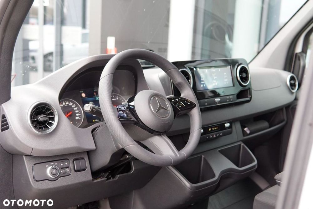 Mercedes-Benz Sprinter - 12