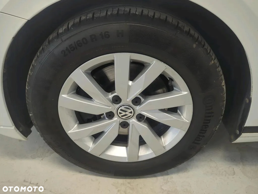 Volkswagen Passat 2.0 TDI EVO Essence DSG - 5