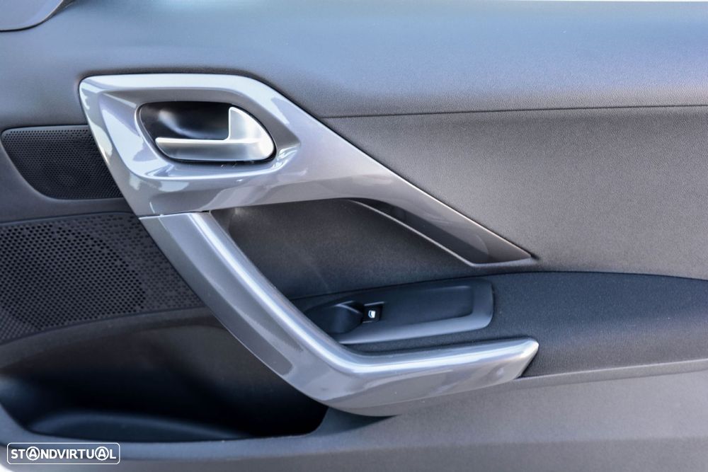 Peugeot 2008 1.5 BlueHDi Signature - 28