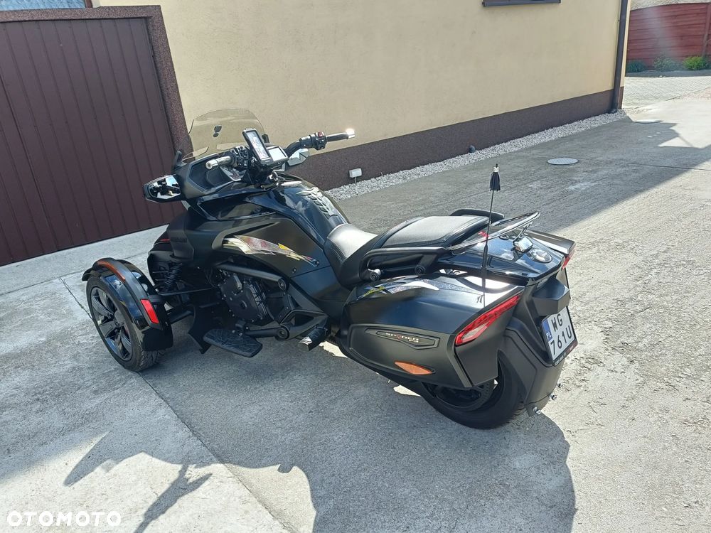 Can-Am Spyder - 19